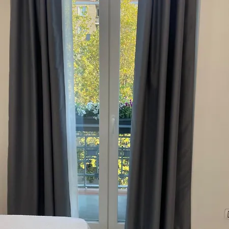 Nuovo In Viale Jenner, Luminoso E Strategico Apartment