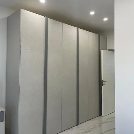 Nuovo In Viale Jenner, Luminoso E Strategico Apartment *